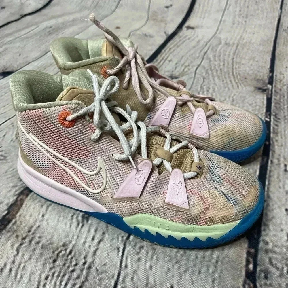 Nike Kyrie 7 1 World 1 People Youth size 4 Sneakers